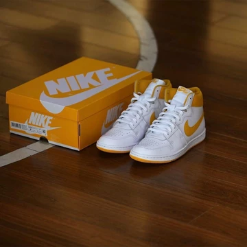 Nike Air Jordan Ship University Gold