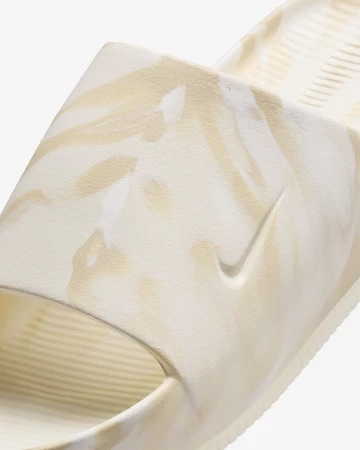 Details des Nike Calm Slide Phantom