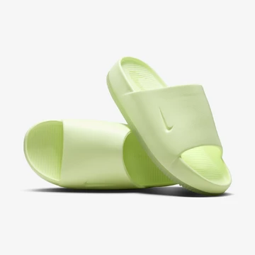 Nike Calm Slide Barely Volt Paar vor weißem Hintergrund