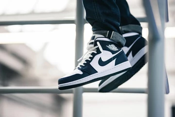 Jordan 1 Mid Obsidian