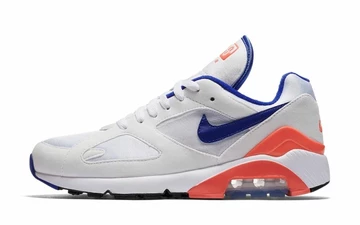 Der Air Max 180 Ultramarine von außen