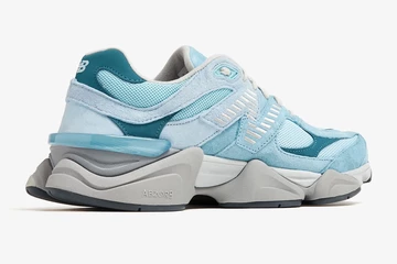 Der New Balance 9060 Chrome Blue von hinten