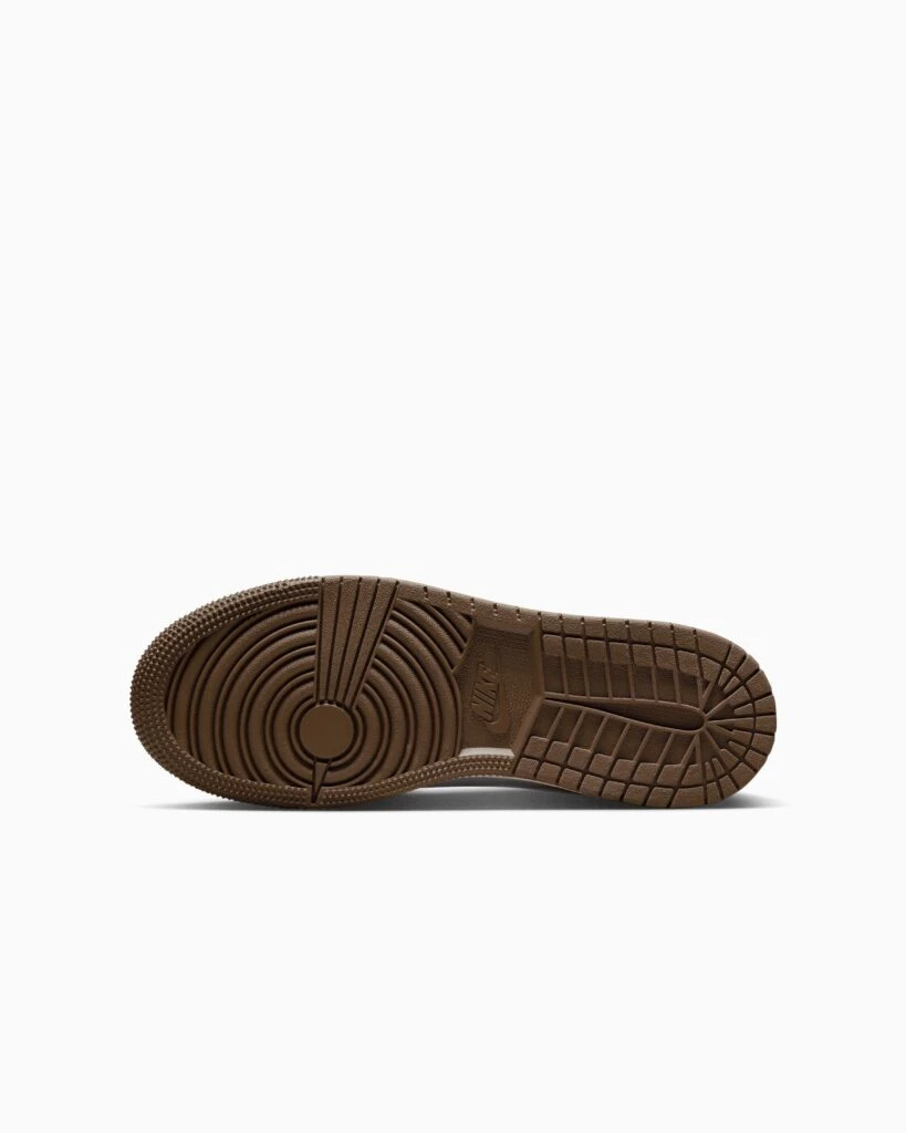 Jordan Low Chocolate Brown 553560-215 Dead Stock