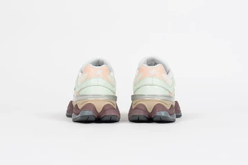 New Balance 9060 Clay Ash von Hinten