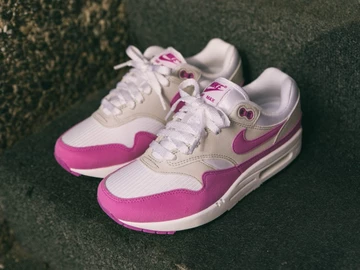 Air Max 1 Fuchsia Dream von der Seite oben