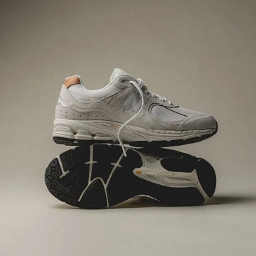 New Balance 2002R Creme