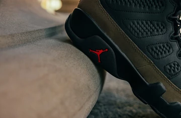 Jordan 9 Olive Varsity Red Sohle Closeup