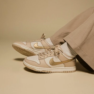 Dunk Low Metallic Gold W