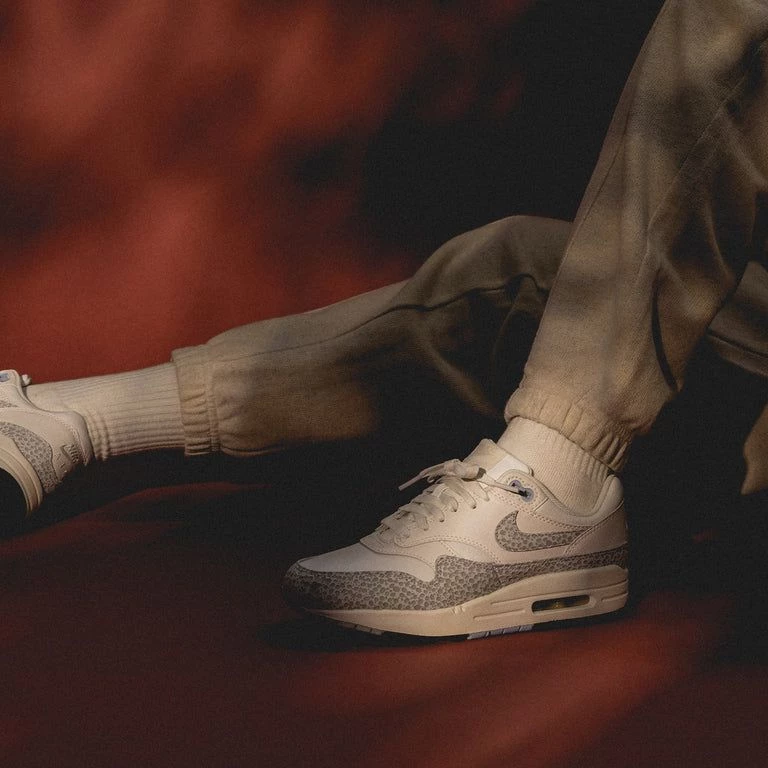 Nike air max 1 safari white store