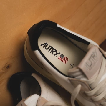 Autry Medallist Low Honey Canvas Black