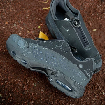 Air Max SNDR Gore-Tex Black auf Erde