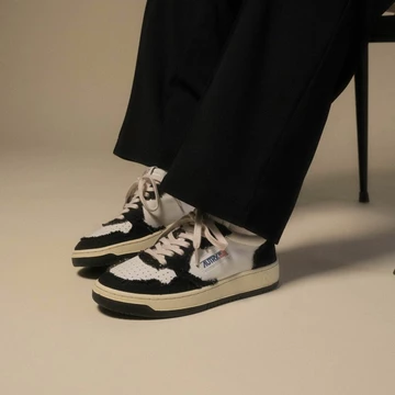 Autry Medalist Low Black Canvas