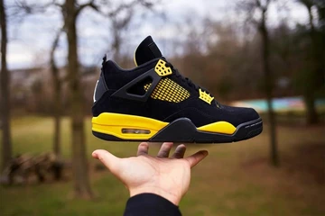 Jordan 4 Thunder