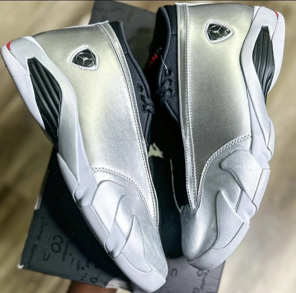 Jordan 14 Metallic Silver DH4121-060 | Dead Stock display picture 2