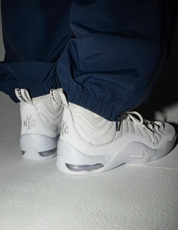 Supreme Nike Air Bakin