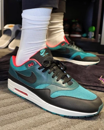 LeBron James Air Max 1 Liverpool