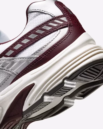 Nike Initiator Burgundy Crush Ferse Deatils