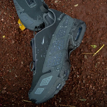 Air Max SNDR Gore-Tex Black auf Erde