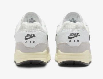 Der Air Max 1 Bone Iron Grey von hinten