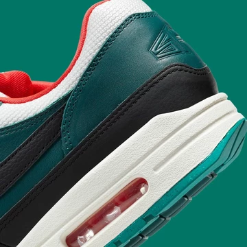 LeBron James Air Max 1 Liverpool