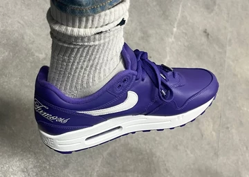 Supreme x Nike Air Max 1 Pack am Fuß