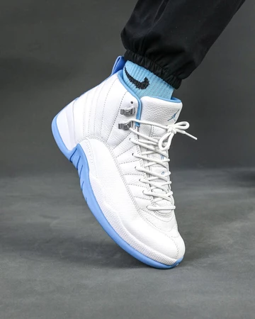 Air Jordan 12 Melo am Fuß