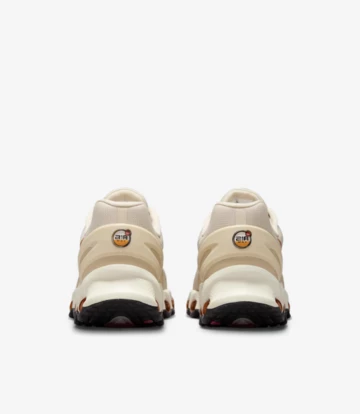 Nike Air Max Dn8 Light Khaki von hinten