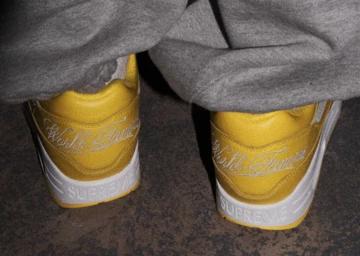 Supreme x Nike Air Max 1 Pack von hinten