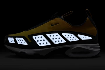 Nike Air Max SNDR Canyon Gold reflective 1