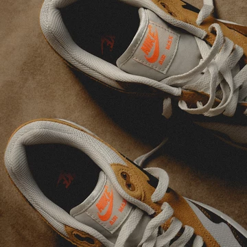 Air Max 1 Essential British Tan Paar Mood 2