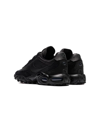 Air Max Waffle Racer SP Triple Black Paar schräg hinten