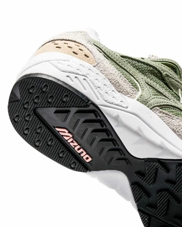 Mizuno Contender Hikmet