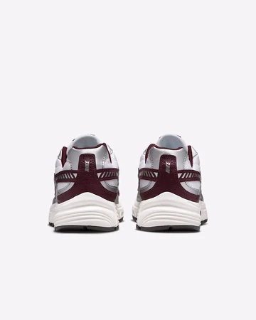 Nike Initiator Burgundy Crush Paar Fersen