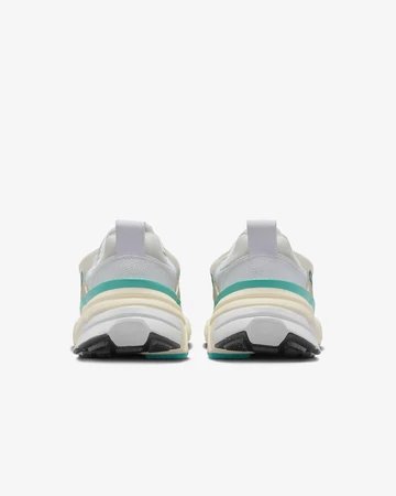 Nike V2K Run Dusty Cactus Paar von hinten