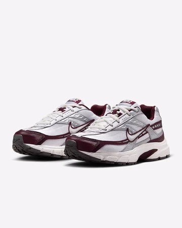 Nike Initiator Burgundy Crush Paar seitlich