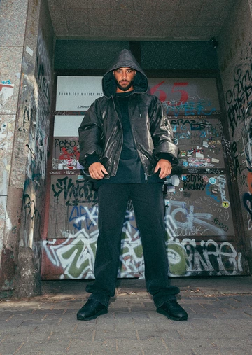 zəяo si:x nœf Bomber am Model