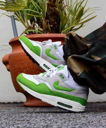 Patta x Nike Air Max 1 Chlorophyll am Fuß
