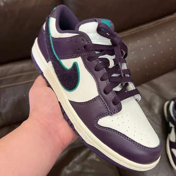 Dunk Low Chenille Swoosh Grand Purple