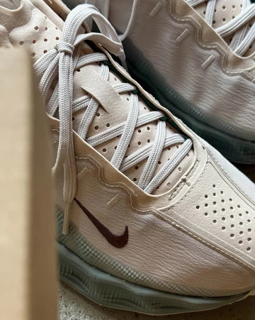 Nike Ava Rover Light Orewood Brown