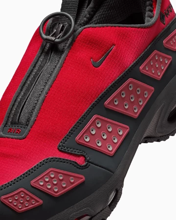 Air Max SNDR Gore-Tex Hyper Crimson Upper Details