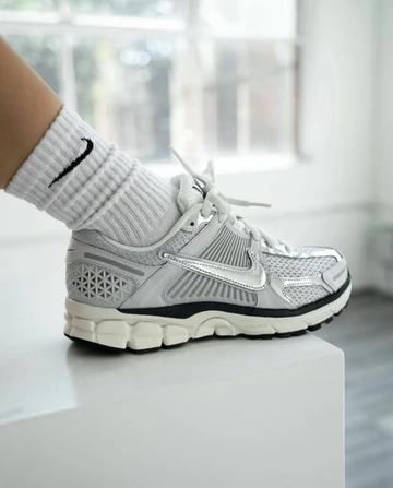 Nike Vomero 5 Photon Dust