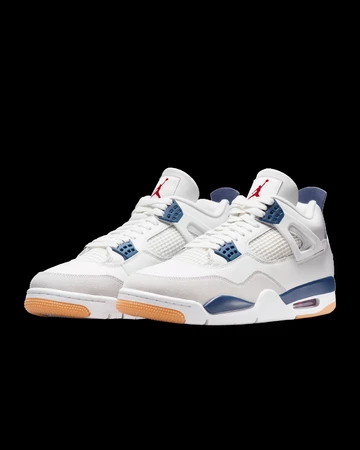 Nike SB x Air Jordan 4 Navy Paar schräg seitlich