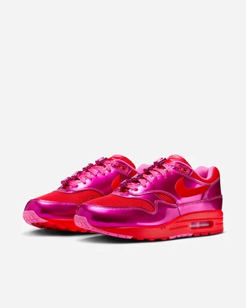 Air Max 1 Playful Pink Paar schräg seitlich