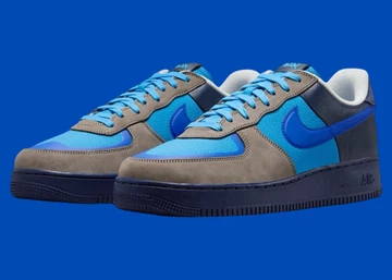 Stash x Nike Air Force 1 Low Harbor Blue Paar von der Seite