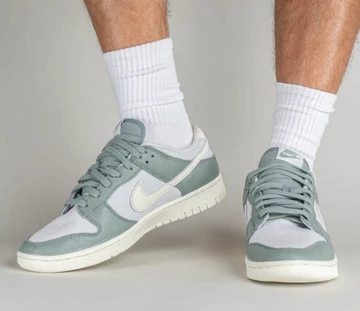 Dunk Low Mica Green