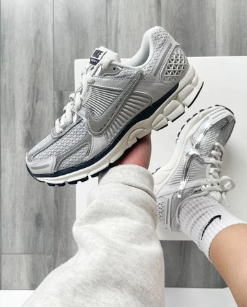 Nike Vomero 5 Photon Dust