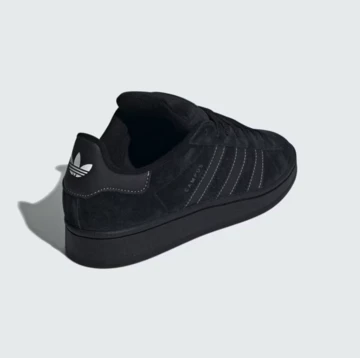 adidas Campus 00s Triple Black leicht schräg von hinten