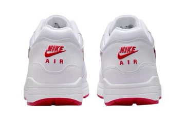 Air Max 1 Valentine’s Day 2025 Paar Fersen