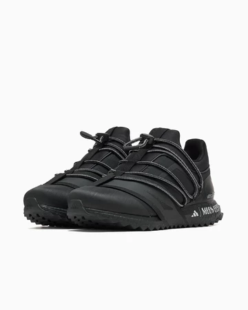 MOON BOOT x adidas Ultraboost Core Black Paar