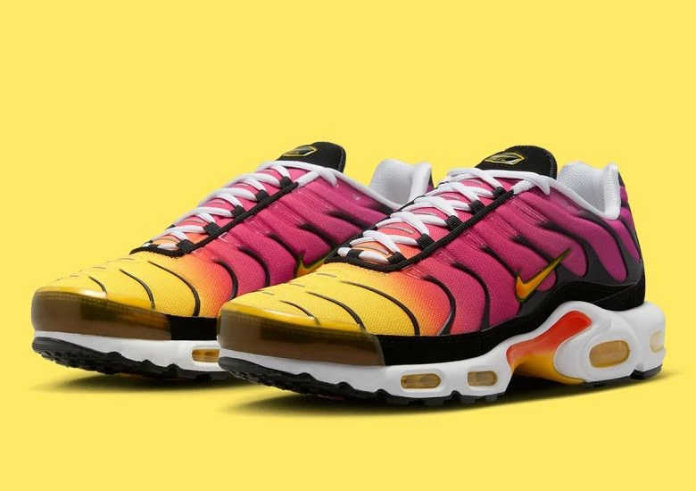 Nike Air Max Plus Gold Raspberry Dead Stock